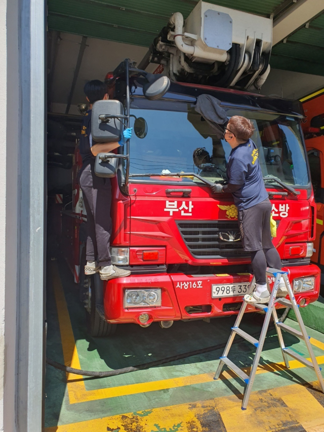 차량관리 스타트업 갓차가 부산지역 소방차량의 출장세차를 맡기로 했다. 갓차 제공
