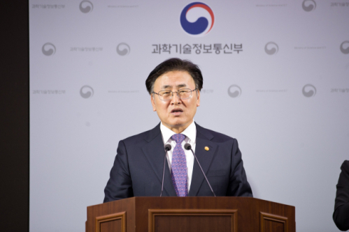 유상임 과학기술정보통신부 장관이 지난 7일 정부세종청사 기자실에서 '2025년도 과기정통부 핵심과제 3월 실적 및 4월 계획'을 브리핑 하고 있다. 과기정통부 제공