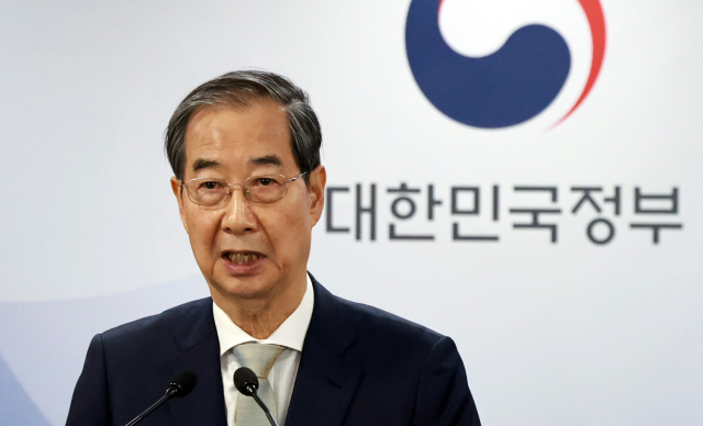 한덕수 대통령 권한대행 국무총리가 4일 정부서울청사에서 헌법재판소의 윤석열 대통령 파면 선고 뒤 대국민 담화를 하고 있다. 연합뉴스