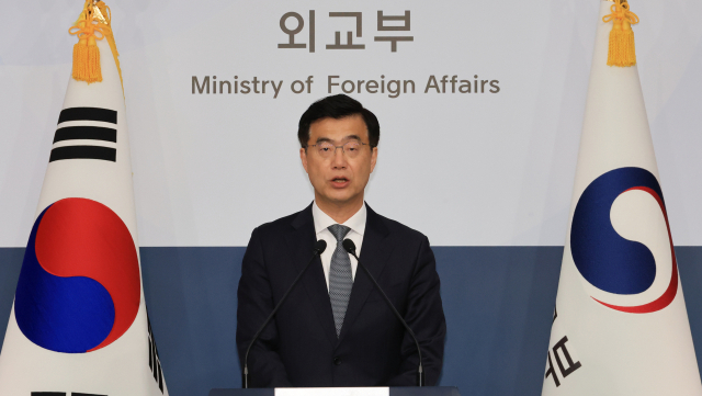 지난 15일 외교부 이재웅 대변인이 15일 서울 종로구 정부서울청사 별관에서 정례브리핑을 하고 있다. 연합뉴스