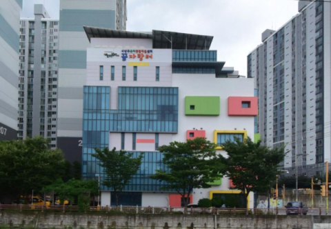 사상구육아종합지원센터 전경. 신라대 제공