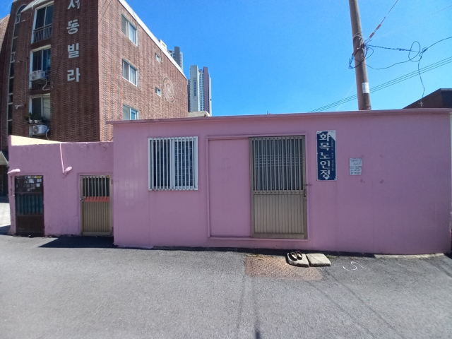 부산시는 이달부터 오는 7월까지 미등록 경로당 110곳을 대상으로 안전 점검을 실시한다고 22일 밝혔다. 사진은 부산 지역 한 미등록 경로당. 부산시 제공