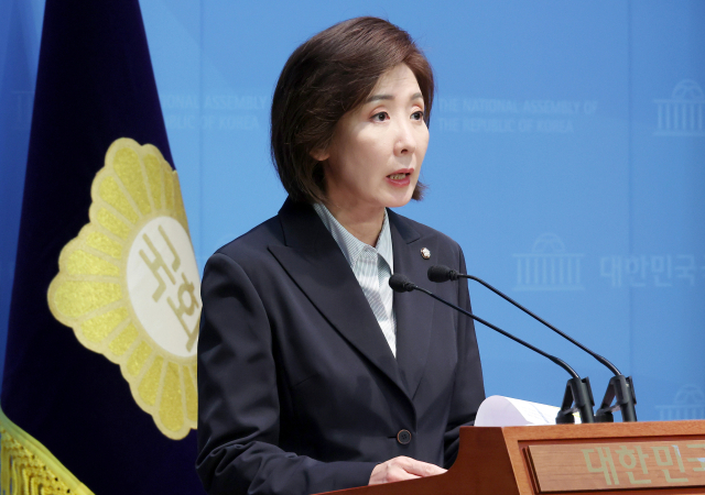 국민의힘 나경원 대선 경선 후보가 22일 서울 여의도 국회 소통관에서 공약 관련 기자회견을 하고 있다. 연합뉴스
