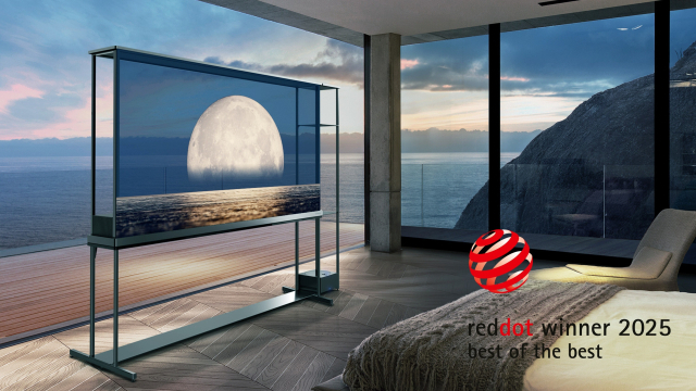 ‘레드닷 디자인 어워드 2025’에서 최고상을 수상한 LG전자의 세계 최초 무선·투명 TV인 ‘LG 시그니처 올레드 T’.LG전자 제공