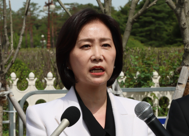 개혁신당 허은아 전 대표가 23일 서울 여의도 국회의사당 앞에서 개혁신당 탈당 선언 기자회견을 하고 있다. 연합뉴스