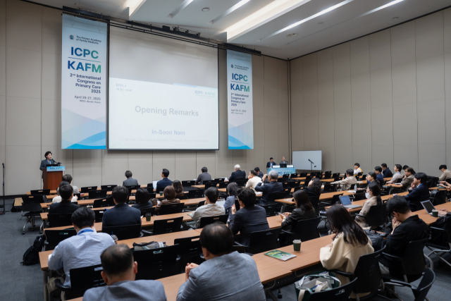 WONCA 아시아태평양 국제학술대회가 지난 24~27일 부산항컨벤션센터에서 성황리에 개최됐다. 한국 국민건강 증진을 위한 일차의료 강화 필요성과 관련 법안 제정의 방향성을 논의한 특별 정책 세션. 대한가정의학회 제공