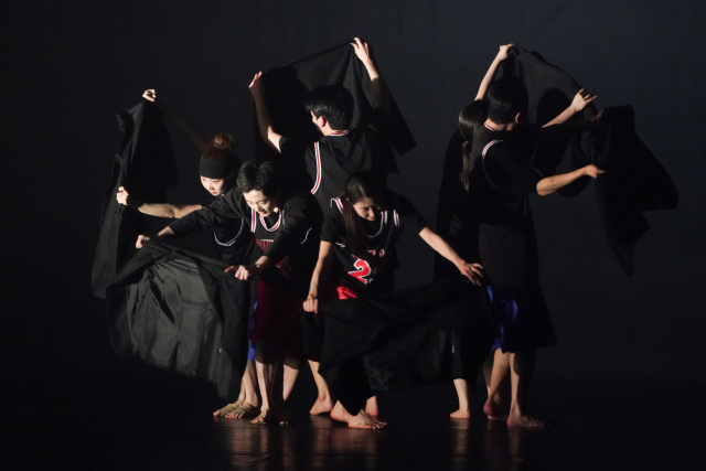 ‘AK21 안무가 육성 경연’에서 최우수상을 공동 수상한 김형민의 ‘드루와’. 부산국제무용제 제공