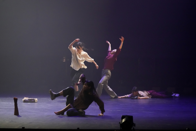 ‘AK21 안무가 육성 경연’에서 최우수상을 공동 수상한 양승관의 ‘궤도’. 부산국제무용제 제공