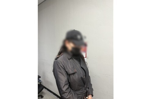 여장한 A 씨의 모습. 연합뉴스