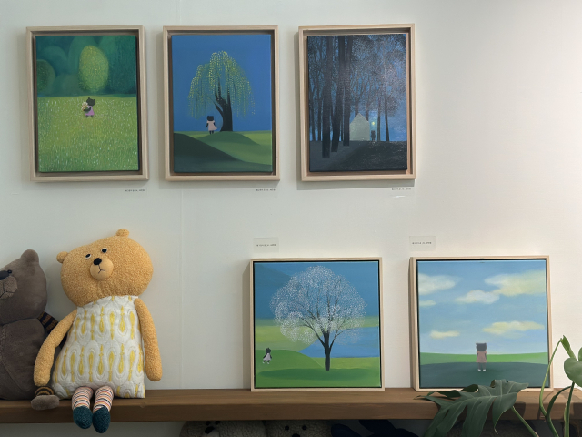 ‘왜그랬어.곰’-오소영 초대전 전경. 김은영 기자