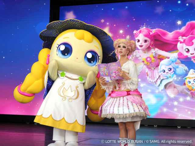 롯데월드 부산에서는 어린이들에게 인기 높은 애니메이션 '캐치! 티니핑'과 협업한 봄 시즌 축제가 열린다. 1일부터 11일까지 진행되는 특별 공연 ‘싱잉 위드 티니핑’. 롯데월드 부산 제공