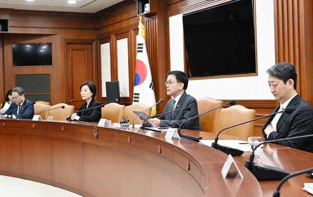 최상목 부총리 겸 기획재정부 장관이 5월 1일 서울 종로구 정부서울청사에서 열린 '경제관계장관회의 겸 산업경쟁력강화 관계장관회의'를 주재하면서 모두발언을 하고 있다. 기재부 제공