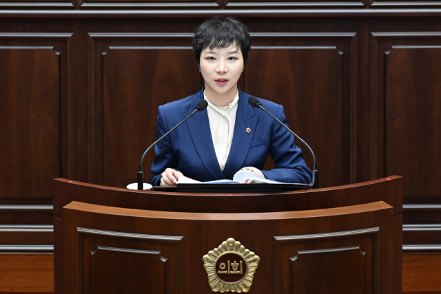 부산시의회 행정문회위원회 서지연(비례) 의원이 1일 열린 제328회 임시회 제3차 본회의에서 발언하고 있다. 부산시의회 제공산시의회 행정문회위원회 서지연(비례) 의원이 1일 열린 제328회 임시회 제3차 본회의에서 발언하고 있다. 부산시의회 제공