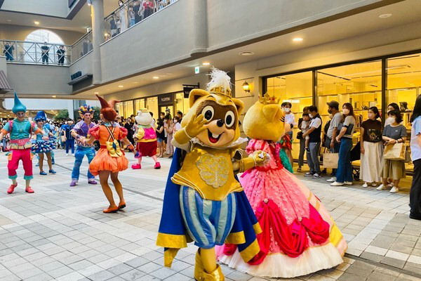 롯데프리미엄아울렛 동부산점에서 열리는 동화나라 퍼레이드. 롯데아울렛 제공