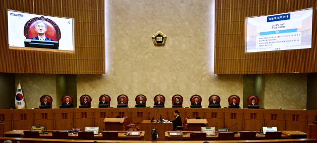 조희대 대법원장을 비롯한 대법관들이 1일 서울 서초구 대법원에서 더불어민주당 이재명 대선 후보의 공직선거법 위반 사건 상고심 선고를 위해 참석해 있다. 연합뉴스