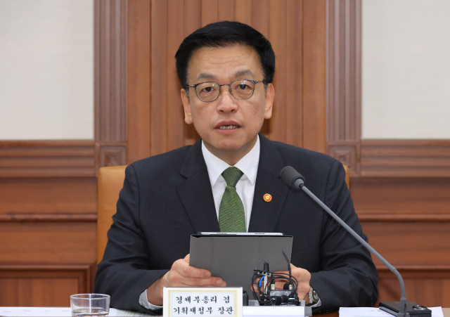 최상목 부총리 겸 기획재정부 장관이 1일 서울 종로구 정부서울청사에서 열린 경제관계장관회의 겸 산업경쟁력강화 관계 장관회의에서 발언하고 있다. 연합뉴스