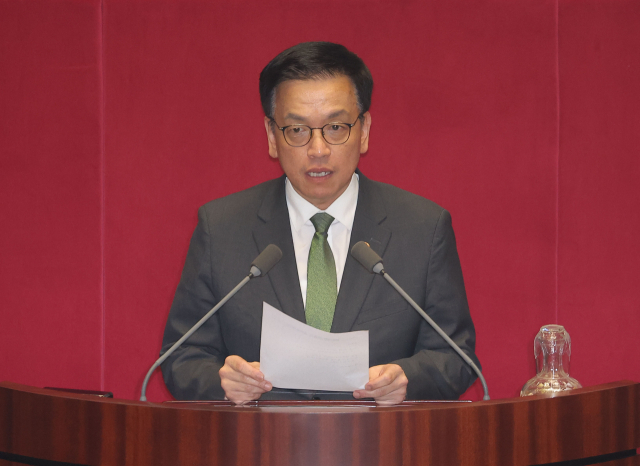 최상목 경제부총리 겸 기획재정부 장관이 1일 국회에서 열린 본회의에서 2025년도 제1회 추가경정예산안 표결 전 발언하고 있다. 연합뉴스