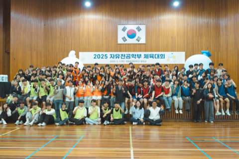 참가자 단체 기념촬영 모습.