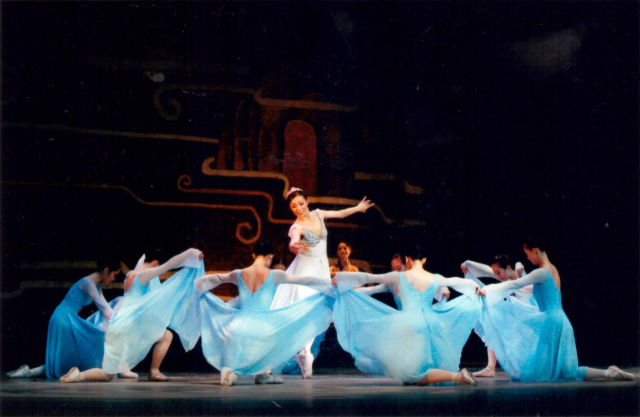 부산유니온발레단(옛 김정순발레단)의 창작 발레 '보은의 꽃' 2006년 공연 모습. 유니온발레단 제공
