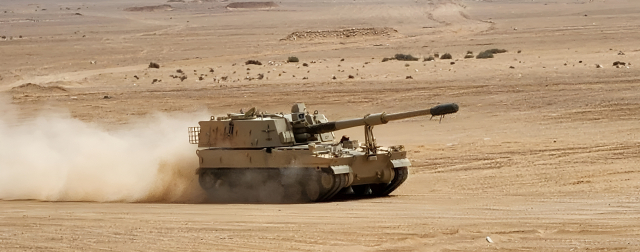 중동 사막을 달리고 있는 K9 자주포. 한화에어로스페이스 제공