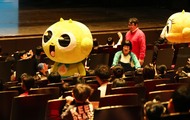 하늘연극장에서 신비아파트 싱어롱쇼 공연이 진행되고 있다. 정종회 기자 jjh@