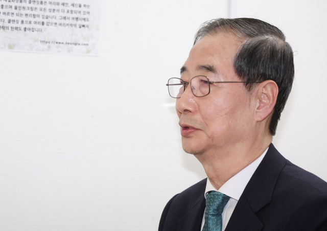 무소속 한덕수 대선 예비후보가 5일 서울 종로구 한 식당에서 열린 손학규 전 바른미래당 대표와의 만찬 회동에서 발언하고 있다. 연합뉴스