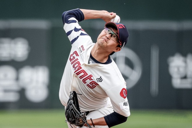 롯데 자이언츠 박세웅이 6일 부산 사직야구장에서 벌어진 2025 프로야구 SSG 랜더스전에서 역투하고 있다. 롯데 자이언츠 제공