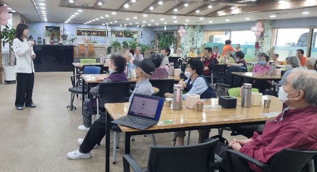 지난해 6월 부산 북구 북부산주간보호센터에서 열린 치매 예방에 관한 부산시 찾아가는 건강의료 서비스 건강교실. 부산일보DB