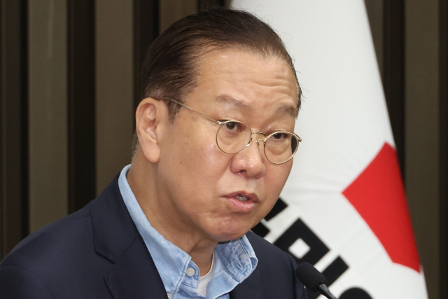 국민의힘 권영세 비상대책위원장이 6일 서울 여의도 국회에서 열린 의원총회에서 후보 단일화를 촉구하고 있다. 연합뉴스