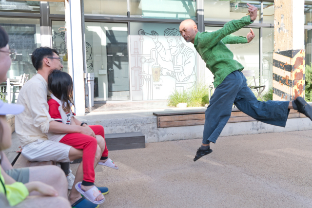 지난해 F1963 중정에서 열린 즉흥춤 공연 모습. 부산국제즉흥춤축제 제공