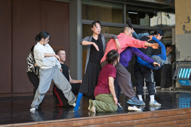 지난해 F1963 중정에서 열린 즉흥춤 공연 모습. 부산국제즉흥춤축제 제공