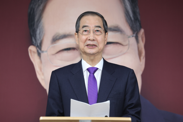 무소속 한덕수 대통령선거 예비후보가 7일 서울 영등포구 선거캠프 사무실에서 열린 기자회견에서 대선 단일화와 관련해 발언하고 있다. 연합뉴스