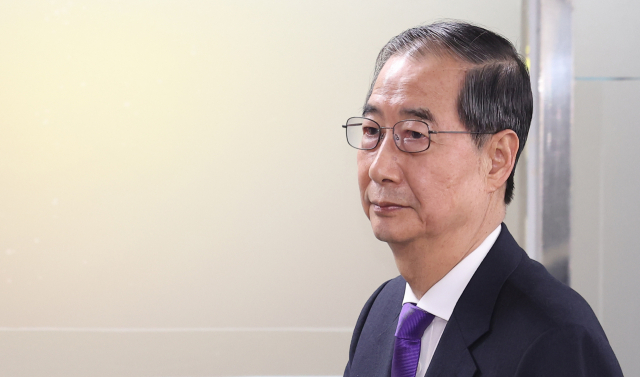 무소속 한덕수 대통령선거 예비후보가 7일 서울 영등포구 선거캠프 사무실에서 열린 기자회견에 참석하고 있다. 연합뉴스