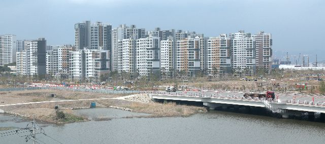 지난달 부산 강서구 강동동 에코델타시티 공사 현장. 정대현 기자 jhyun@