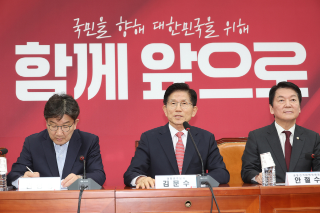 국민의힘 김문수 대선 후보가 11일 서울 여의도 국회에서 열린 중앙선거대책위원회 회의에서 발언하고 있다. 연합뉴스