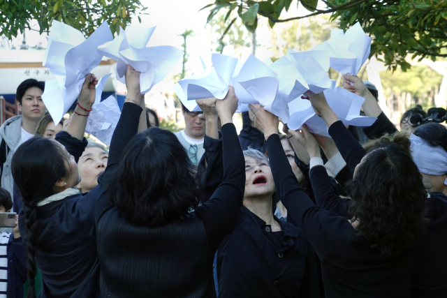 제18회 부산국제즉흥춤축제_강미희 추모 공연 모습. 박희진 사진가 제공