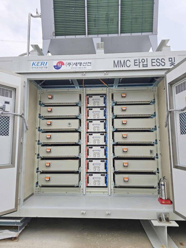 한국전기연구원(KERI) 개발 '에너지저장형 모듈러 멀티레벨 컨버터(EMMC)'가 적용된 컨테이너. KERI 제공