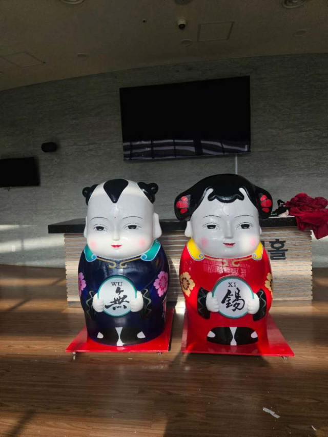 중국 우시시가 경남 김해시에 30년 우정의 증표로 선물한 조형물 ‘아복’과 ‘아희’. 김해시 제공