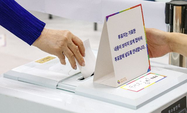 부산의 표심에 대한 비난이 만만찮다. 하지만 그동안의 선거에서 나타난 부산의 표심은 그런 비난을 받기에는 너무나 의미있는 분포 곡선을 보인다. 부산일보DB