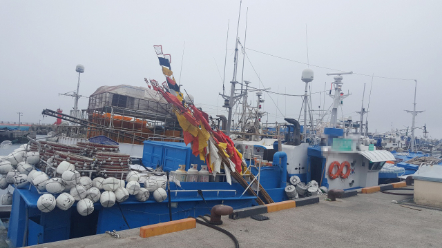 13일 오후 6시 11분께 제주 서귀포 남서쪽 563㎞ 동중국 해상에서 모슬포 선적 근해연승어선 A(29t)호가 침몰 중이라는 신고가 해경에 접수됐다. 연합뉴스