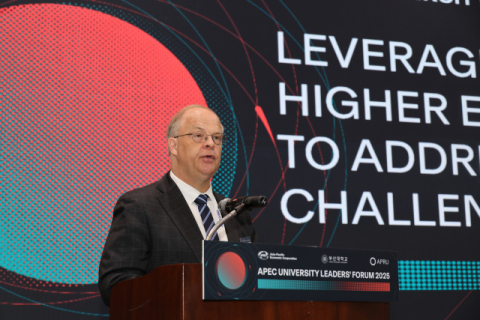 환영사를 하고 있는 토마스 슈나이더 APRU 사무총장