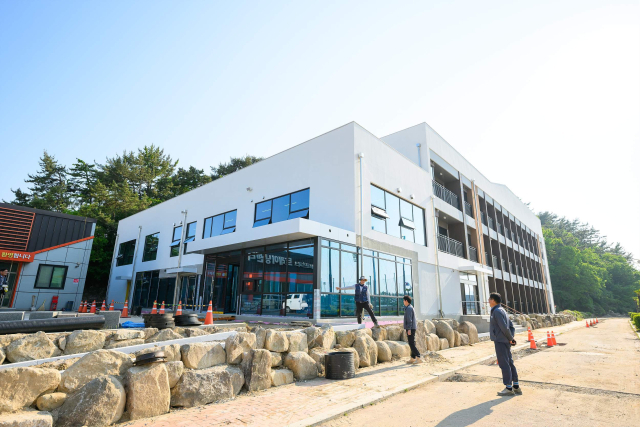 남해 보물섬FC 클럽하우스는 단순한 숙소 제공을 넘어 학생 선수들의 학습권 보장, 신체적·정서적 발달 공간 제공을 목적으로 한다. 남해군 제공