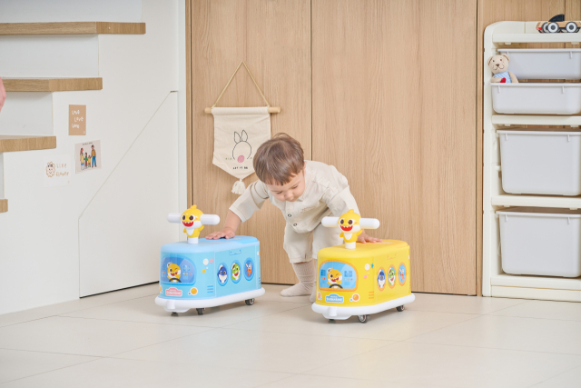 대형 완구의 강자 야야가 올해 선보이는 아기상어 붕붕카. 야야 제공