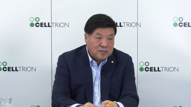 15일 온라인 간담회에서 발표하는 서정진 셀트리온 회장 사진=셀트리온 유튜브 캡처