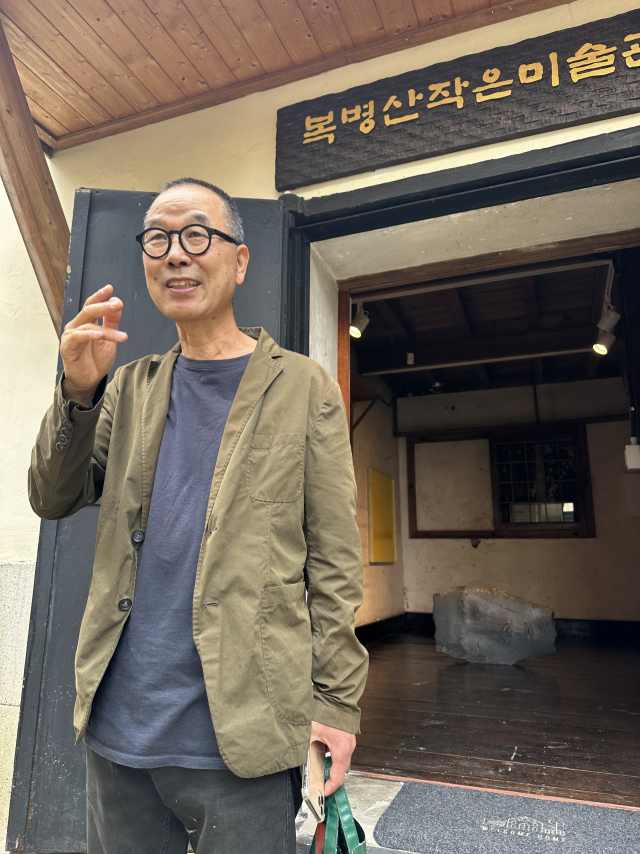 정희욱 작가. 김은영 기자