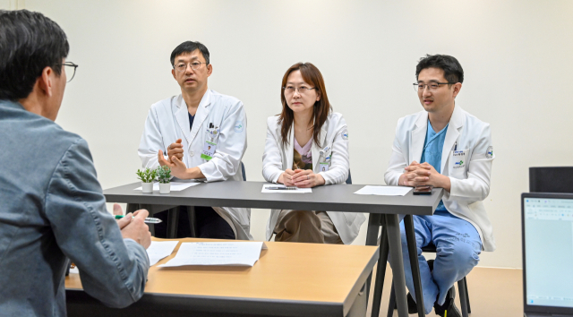 왼쪽부터 이한철 최정현 최정천 교수. 부산대병원 제공