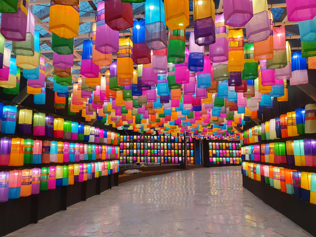 마무리 작업 중인 한국전통문화복합공간 ‘컬쳐’ 진주 실크등 터널 모습. (주)컬쳐 제공