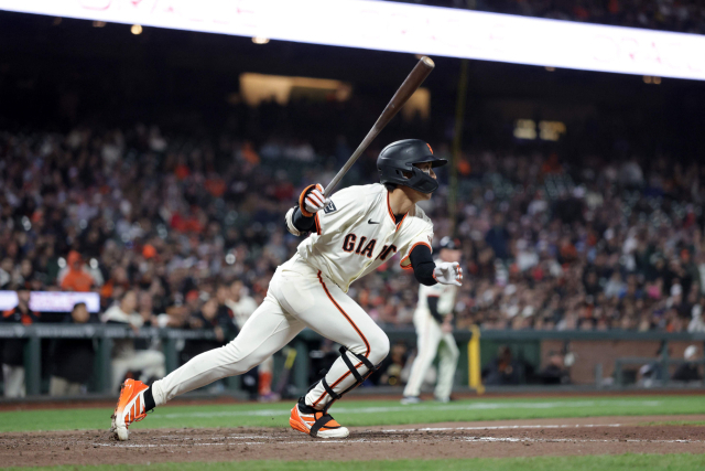 이정후가 20일 캔자스시티 로열스전 8회말 2루타를 때리고 있다. AFP연합뉴스