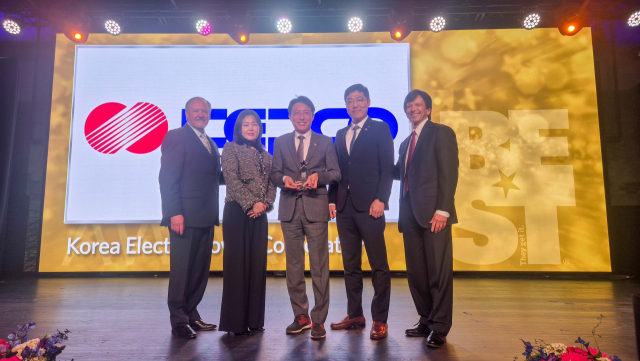 한국전력이 20일 미국 워싱턴에서 열린 ‘ATD 2024 어워드 세레모니(Awards Ceremony)’에서 공기업 최초로 ‘HRD 베스트 어워드(BEST Awards)’를 2년 연속 수상했다. 한전 제공