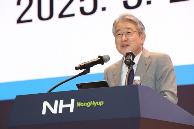 강호동 농협중앙회장이 22일 서울 중구 농협중앙회 본관에서 개최된 2025년 농협벼전국협의회 정기총회에서 참석자들에게 쌀 적정생산과 가격 지지에 대한 적극적 참여를 강조하고 있다. 농협 제공